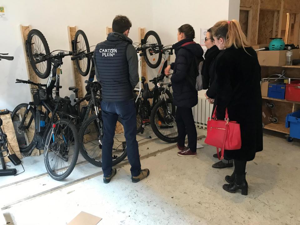 visite carton plein